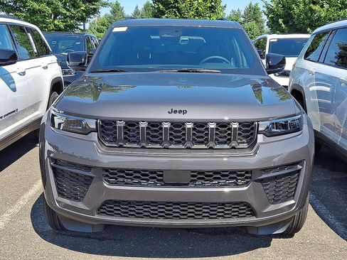 New 2026 Jeep Grand Cherokee Altitude AWD/4WD image 2