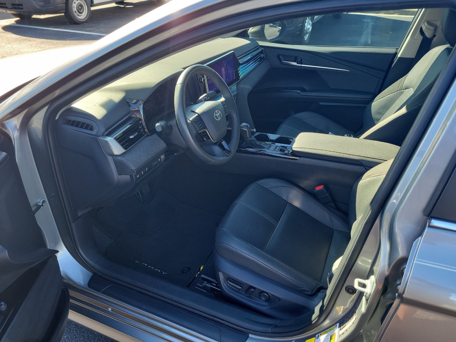 Used 2025 Toyota Camry XLE FWD image 14