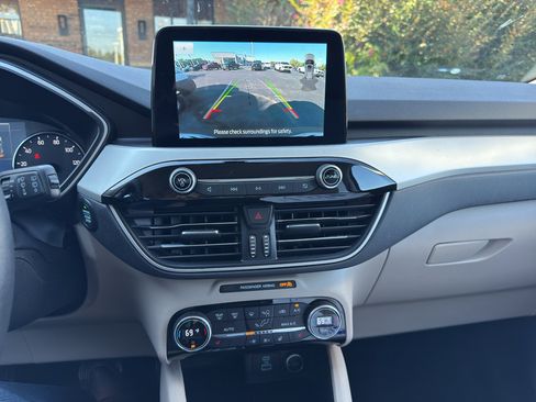 Used 2021 Ford Escape SEL image 18