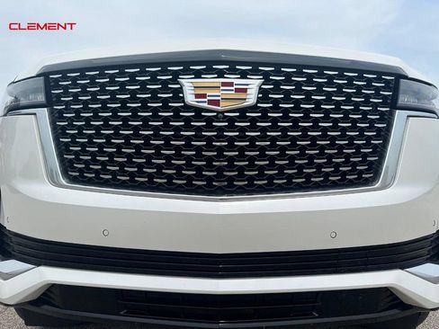 Used 2021 Cadillac Escalade Premium Luxury AWD/4WD image 21