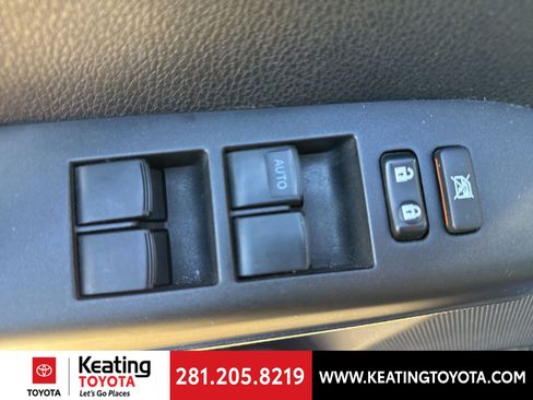 Used 2018 Toyota RAV4 LE image 10