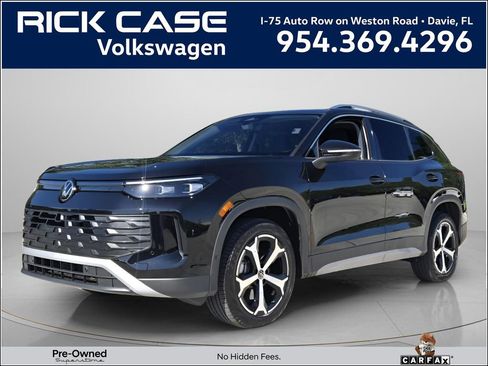 Certified 2025 Volkswagen Tiguan SE w/ Panoramic Sunroof Package AWD/4WD image 1