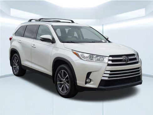 Used 2019 Toyota Highlander SE image 8