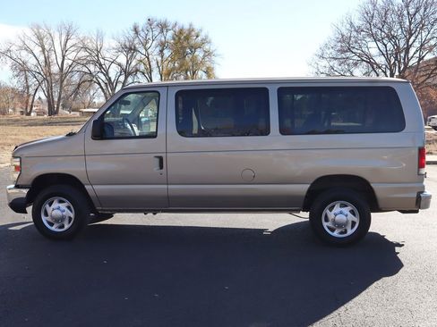 Used 2009 Ford E-350 and Econoline 350 Super Duty Wagon image 9