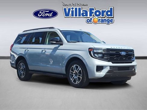 Used 2025 Ford Expedition Active AWD/4WD image 1