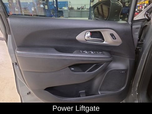 Used 2020 Chrysler Pacifica Limited w/ Quick Oder Package 2EV RED-S image 11