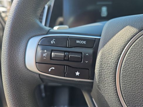 Used 2025 Kia Sportage LX image 18