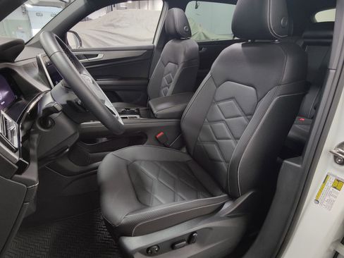 Used 2026 Volkswagen Atlas Cross Sport SE w/ Panoramic Sunroof Package AWD/4WD image 18