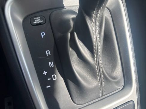 Used 2021 Hyundai Venue SEL FWD image 17