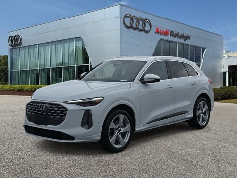 New 2025 Audi Q5 Prestige image 1