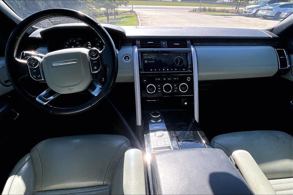 Used 2018 Land Rover Discovery HSE Luxury AWD/4WD image 17