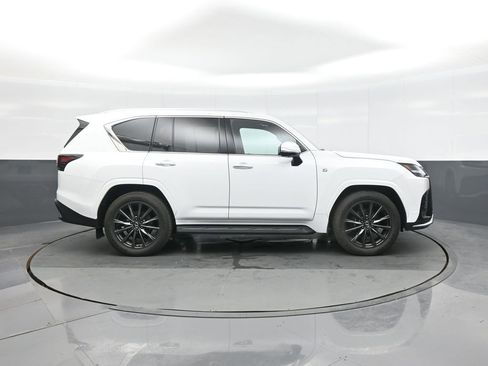 Used 2026 Lexus LX 600 F Sport image 8