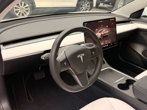 Used 2022 Tesla Model 3 Long Range AWD/4WD image 5