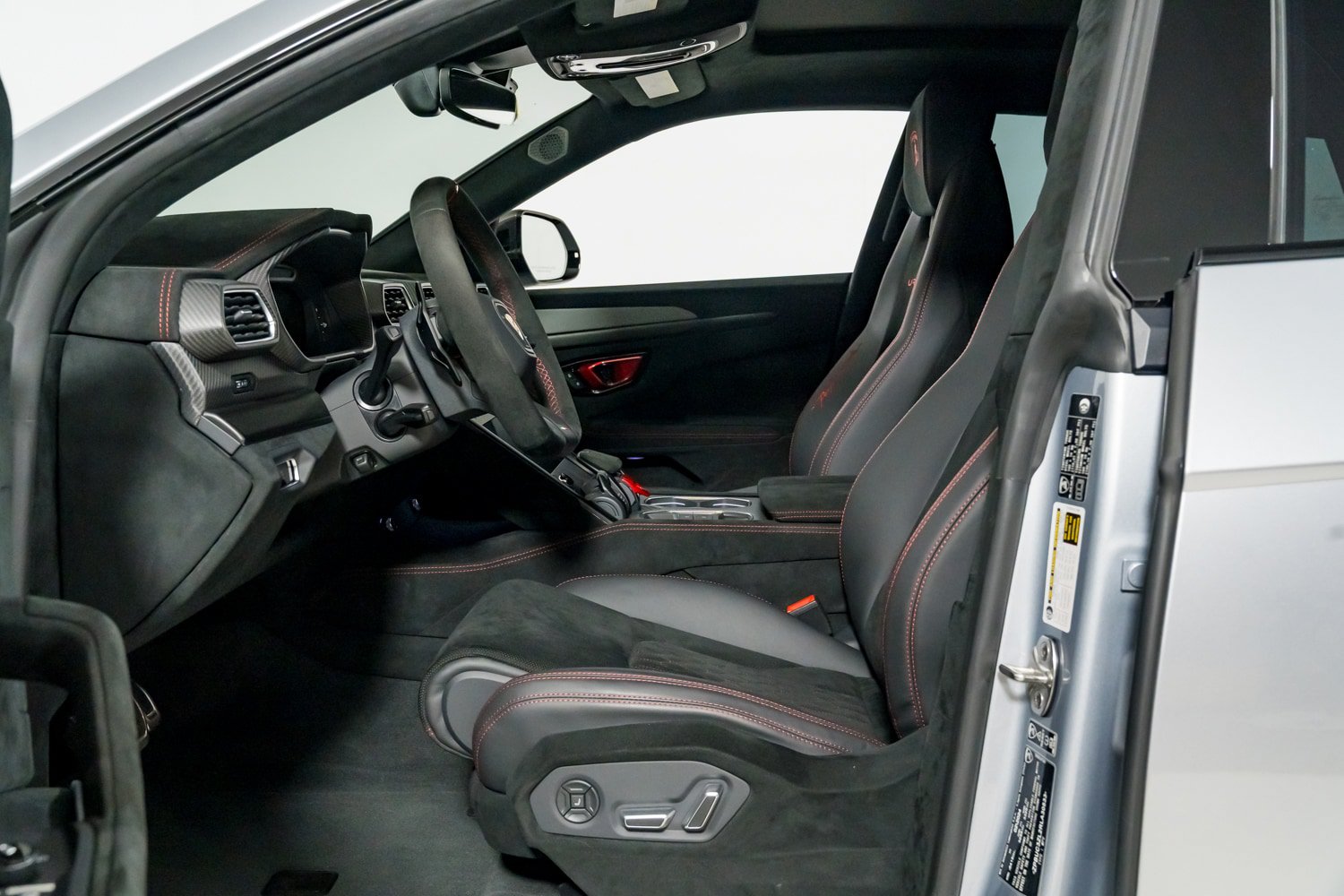 Used 2024 Lamborghini Urus Performante AWD/4WD image 17