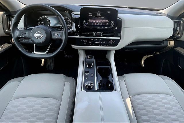 Used 2025 Nissan Pathfinder SV AWD/4WD image 7
