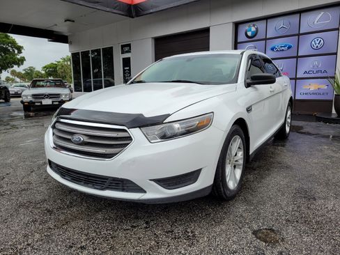 Used 2016 Ford Taurus SE image 2