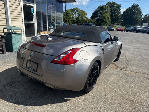Used 2010 Nissan 370Z Roadster image 6