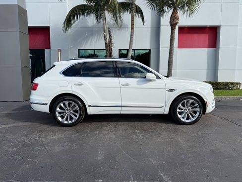 Used 2020 Bentley Bentayga image 2
