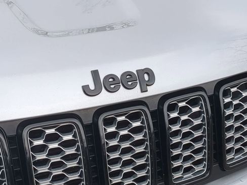 Certified 2020 Jeep Grand Cherokee Altitude AWD/4WD image 12