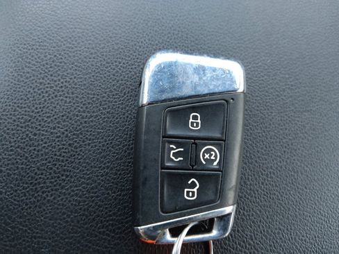 Used 2021 Volkswagen Atlas Cross Sport SE w/ Panoramic Sunroof Package AWD/4WD image 32