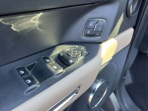 Used 2024 Ford Expedition Limited image 29