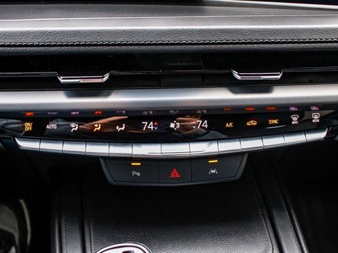 Used 2024 Cadillac XT4 Premium Luxury image 22