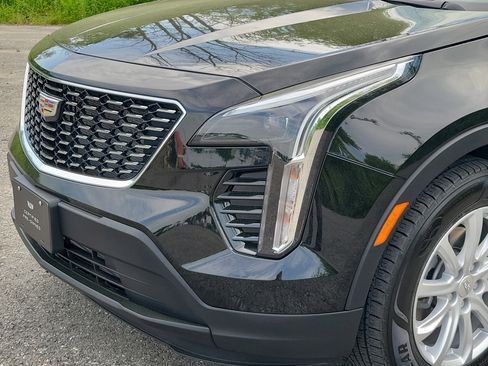 Used 2022 Cadillac XT4 Luxury w/ Cold Weather Package AWD/4WD image 9