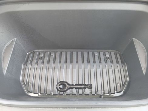 Used 2021 Tesla Model Y Long Range image 24