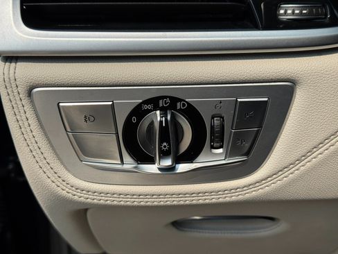 Used 2019 BMW 740i w/ M Sport Package RWD image 19