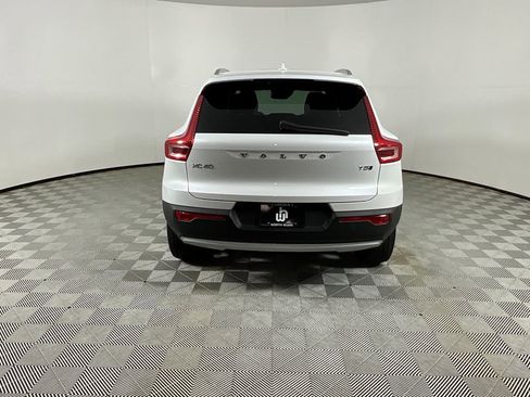 Used 2021 Volvo XC40 T5 Momentum w/ Premium Package image 8