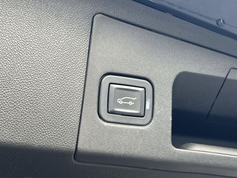 Used 2018 Cadillac XT5 FWD image 27