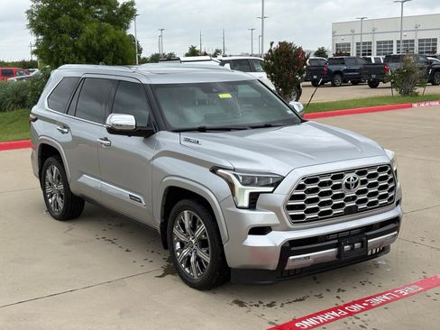 Used 2023 Toyota Sequoia Capstone AWD/4WD image 10