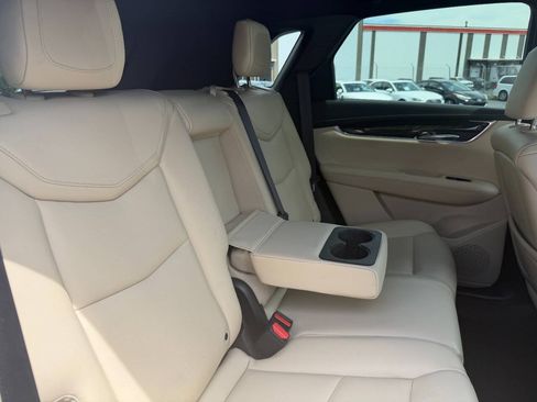 Used 2017 Cadillac XT5 FWD image 41