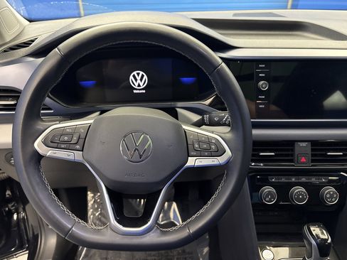 Used 2023 Volkswagen Taos SE w/ Panoramic Sunroof Package image 14