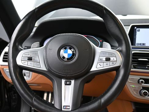 Used 2022 BMW 740i xDrive w/ M Sport Package image 12