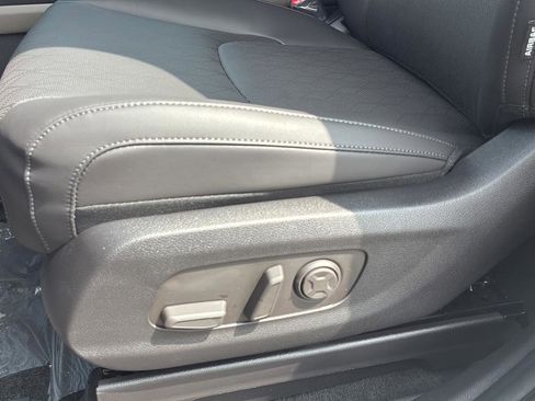 New 2026 Kia Carnival EX FWD image 23