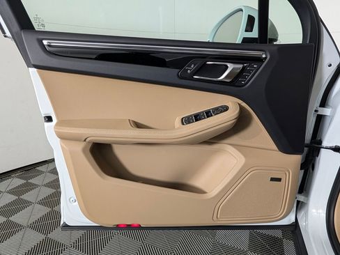 New 2026 Porsche Macan image 25