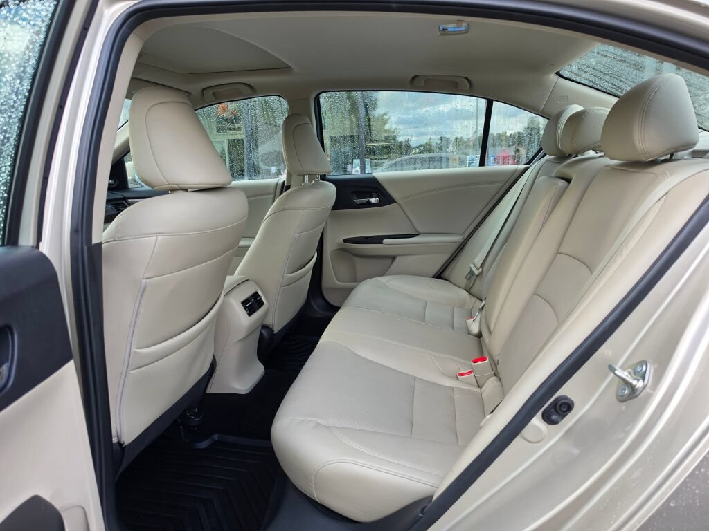 Used 2017 Honda Accord EX-L image 16