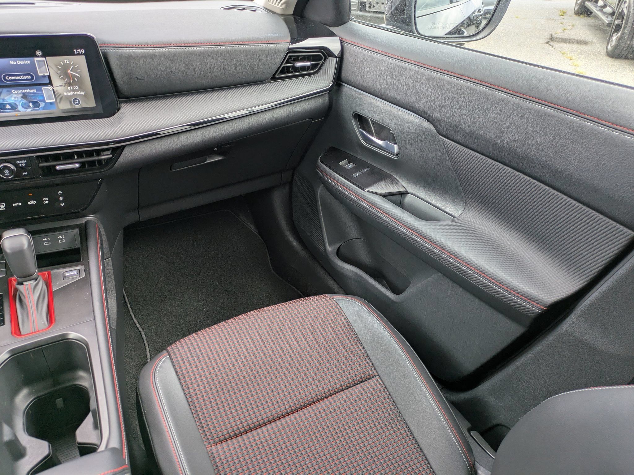 Used 2025 Nissan Kicks SR AWD/4WD image 18