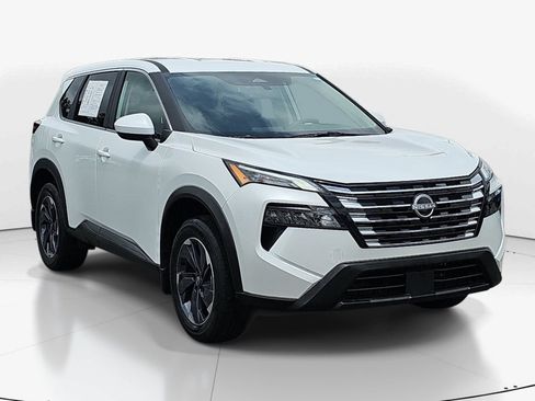 Used 2026 Nissan Rogue SV FWD image 2