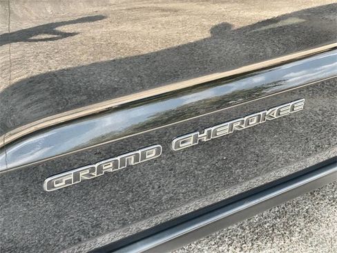 Used 2018 Jeep Grand Cherokee Laredo image 30