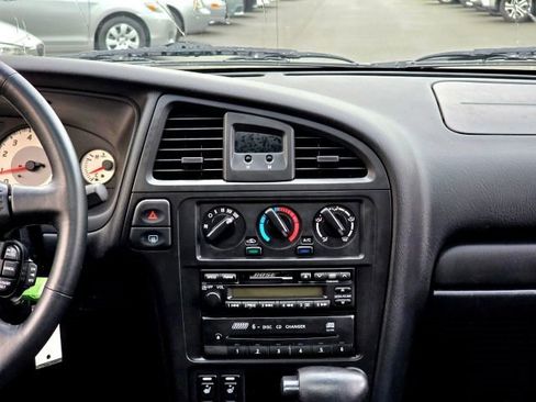 Used 2001 Nissan Pathfinder SE image 18