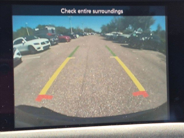 Used 2020 Chrysler Pacifica Touring-L FWD image 12