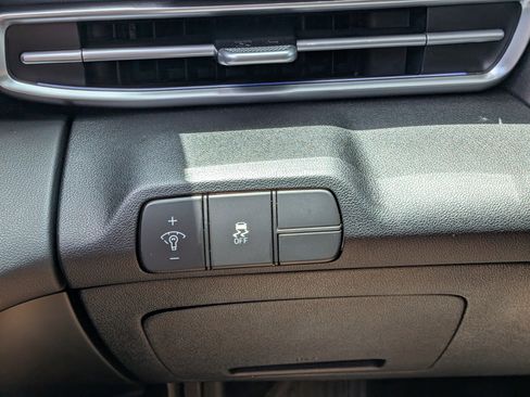 Used 2024 Hyundai Elantra SEL FWD image 22