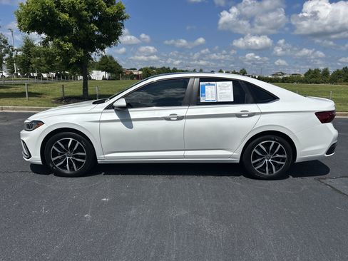 Used 2025 Volkswagen Jetta SE w/ Sunroof Package FWD image 6