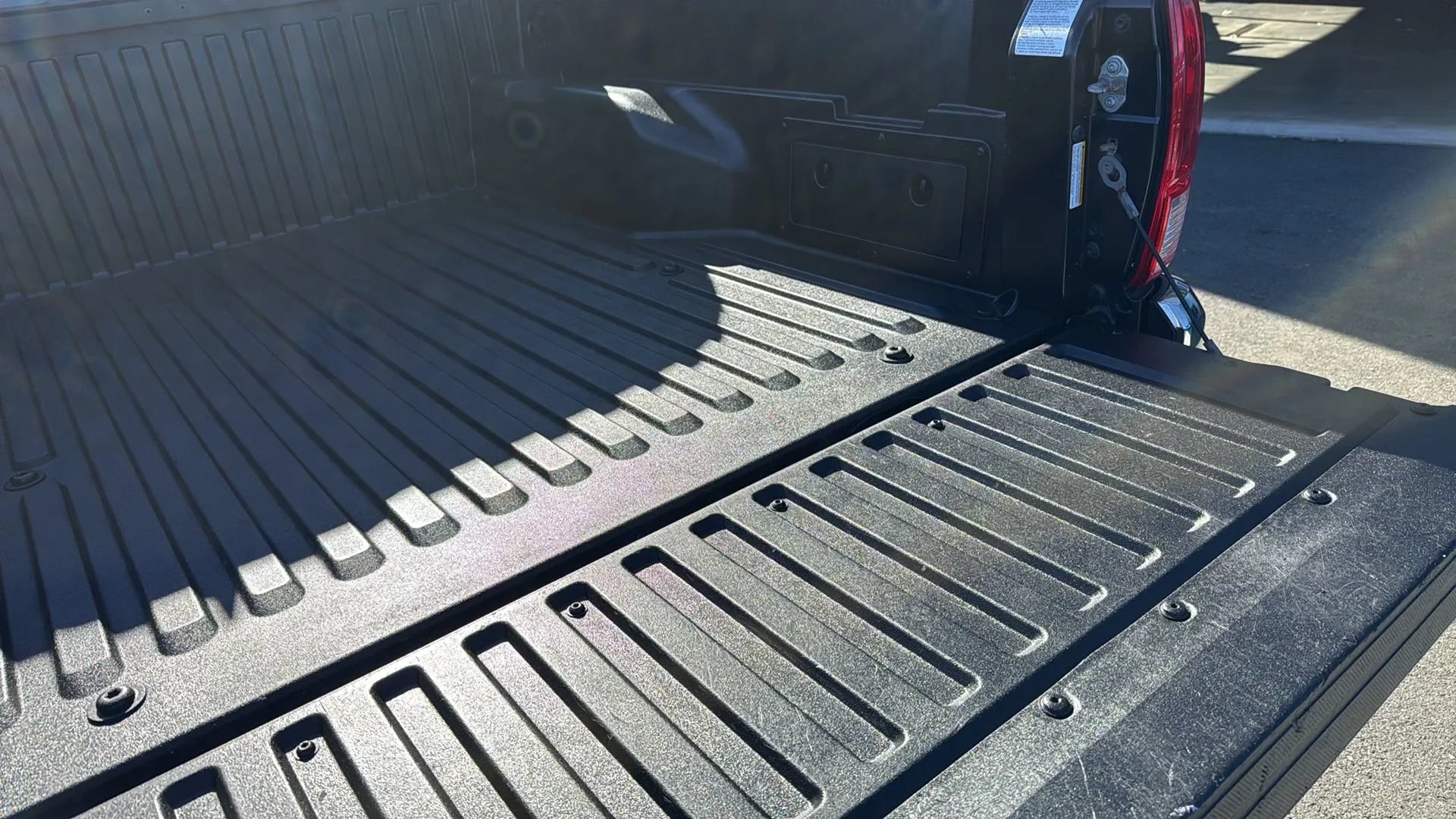 Used 2017 Toyota Tacoma SR5 w/ Tow Package AWD/4WD image 25