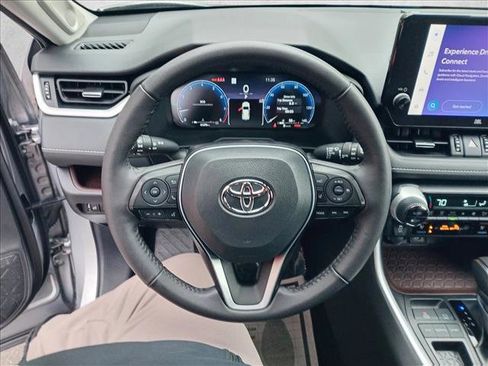 Used 2023 Toyota RAV4 Limited image 17