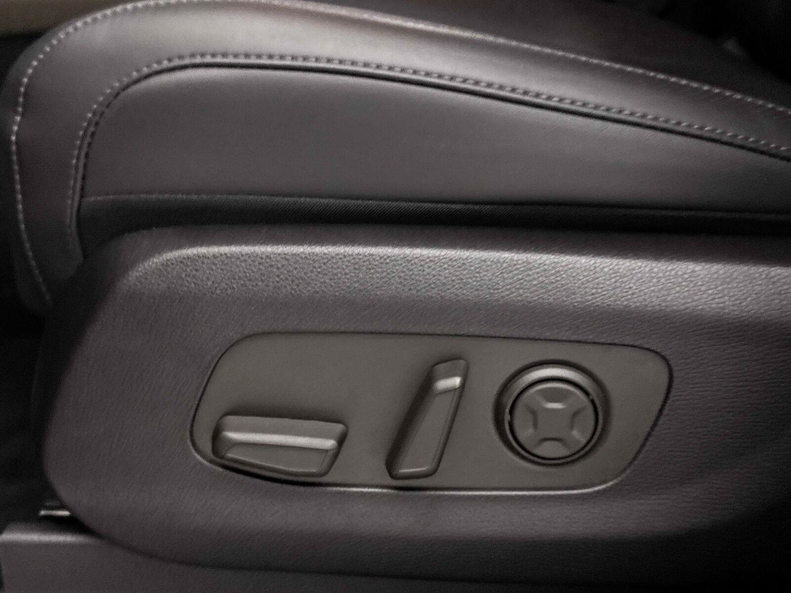 Certified 2026 Kia Carnival EX FWD image 29