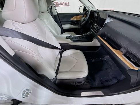 Certified 2024 Toyota Grand Highlander AWD image 34