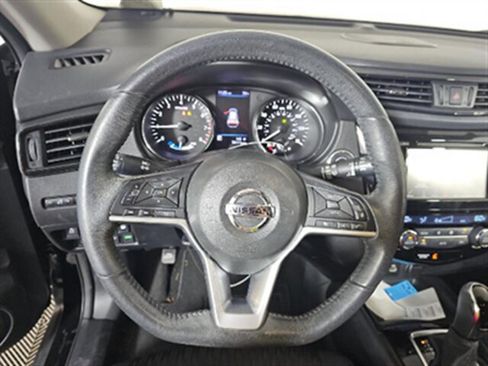 Used 2018 Nissan Rogue SV w/ Premium Package FWD image 13